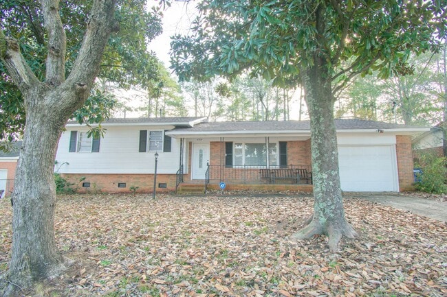 Building Photo - 3 Bedroom 2 Bathroom-Modern Upgrades