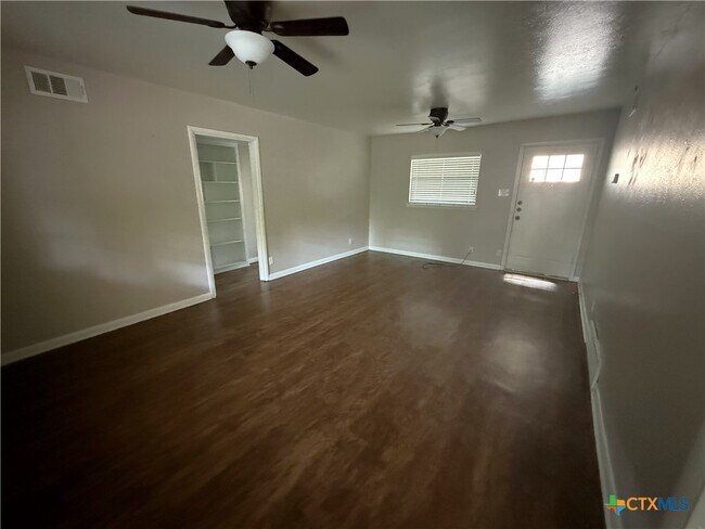 Foto del edificio - 1400 N East St