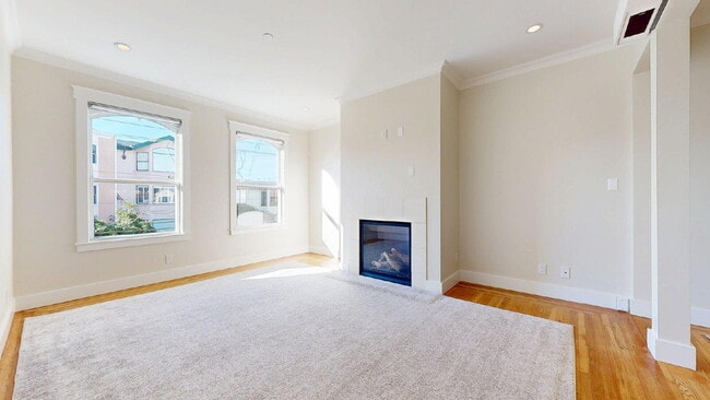 Foto del edificio - Bright & Modern 2BR/2BA Condo with Garage Parking & In-Unit Laundry – Central Richmond