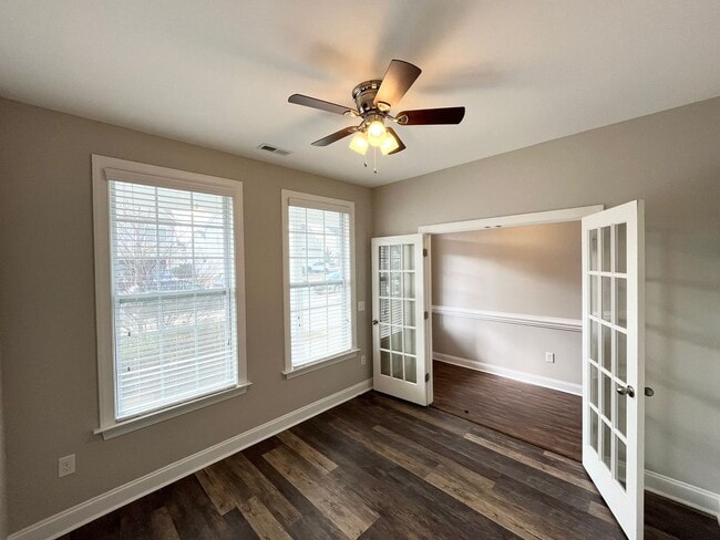 Foto del edificio - Fantastic 4BD, 2.5BA Home Near Downtown Fuquay-Varina with HOA Amenities, bonus office and 2-Car ...