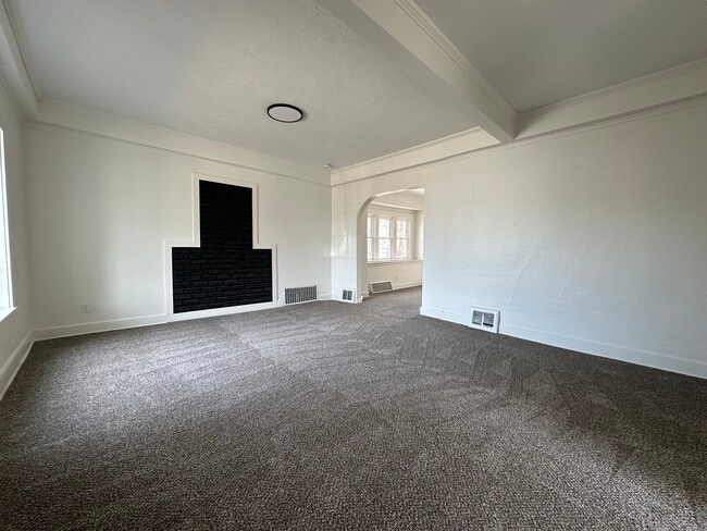 Building Photo - 3827 Parker St