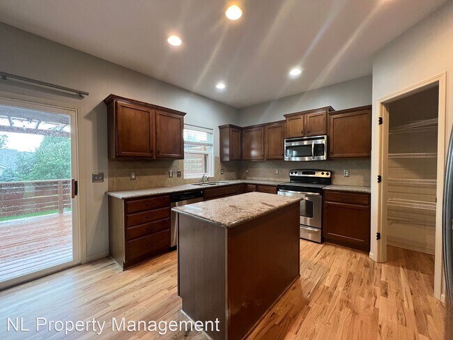 Building Photo - 4 br, 3 bath House - 19705 Briggs St.