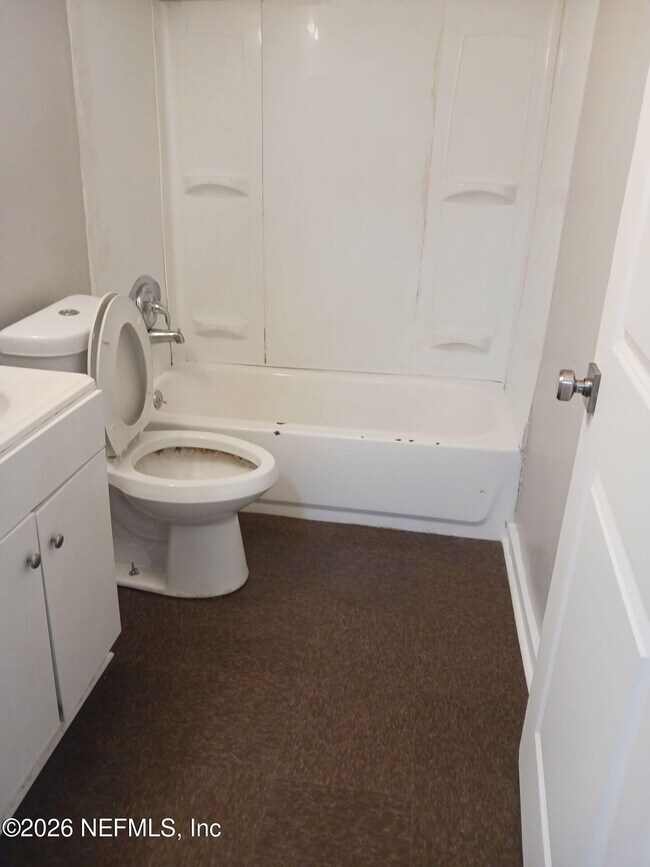 Foto del edificio - 1358 W 23rd St