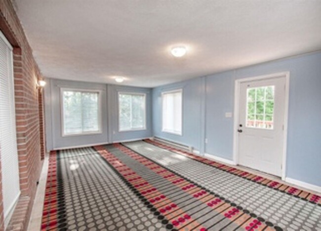 Building Photo - Blacksburg, Very spacious 2 BR / 2 BA, Ava...