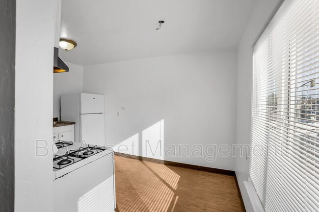 Building Photo - 503 S 26th St