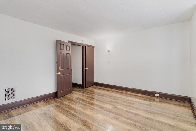 Foto del edificio - 1353 Howard St