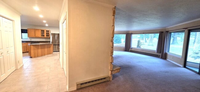 Building Photo - Beautiful, Large, 4-Bed, 3-Bath Home on Avondale Golf Course