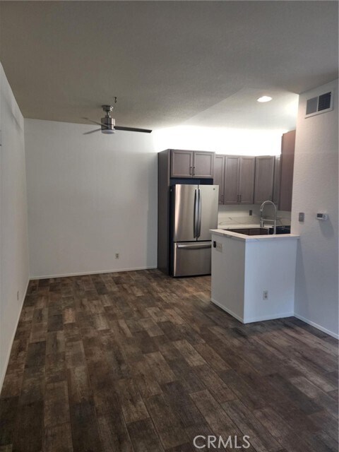 Foto del edificio - 13140 Creek View Dr