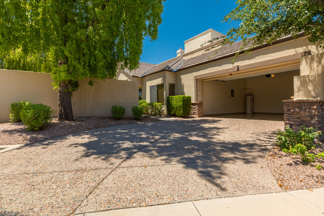 Driveway and 2-car garage - 7272 E Gainey Ranch Rd