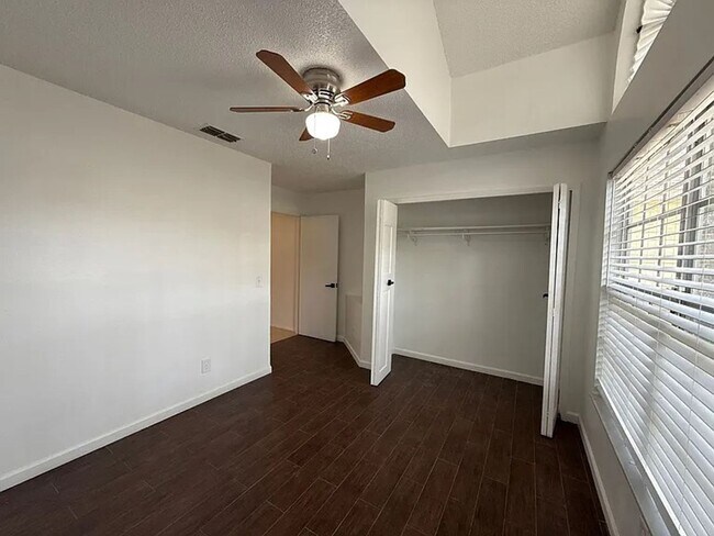 Building Photo - 309 W Hanlon St