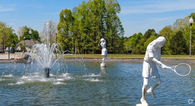 Circle Fountain in Riverwood