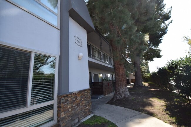 Building Photo - 12142 Burbank Blvd
