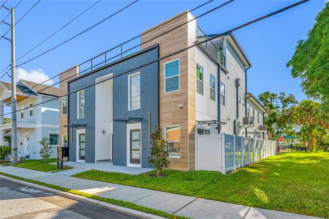 Building Photo - 527 N Garden Ave