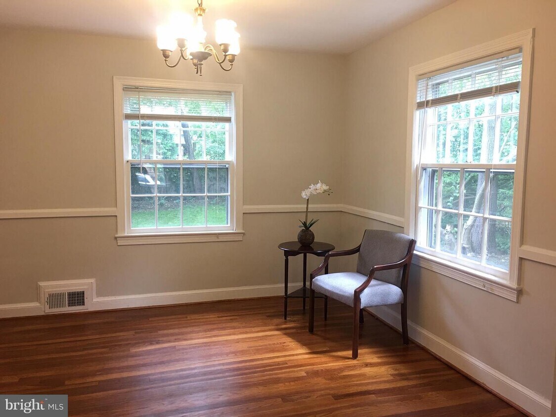 Foto principal - 5605 Oakmont Ave