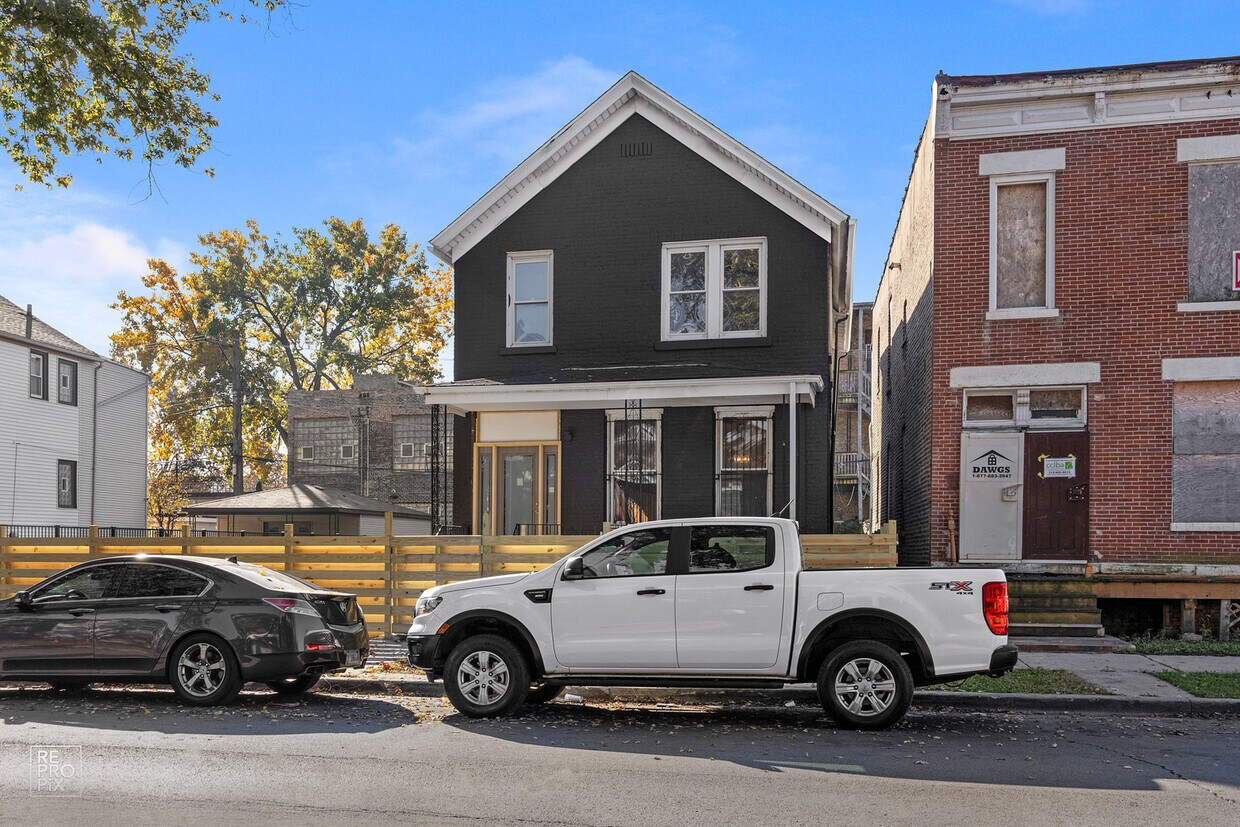 Primary Photo - 3455 W Walnut St