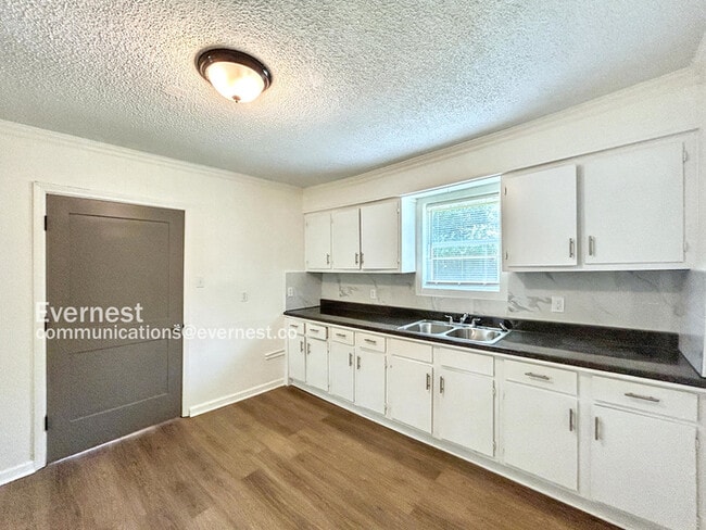 Foto del edificio - 2193 Clifton Ave