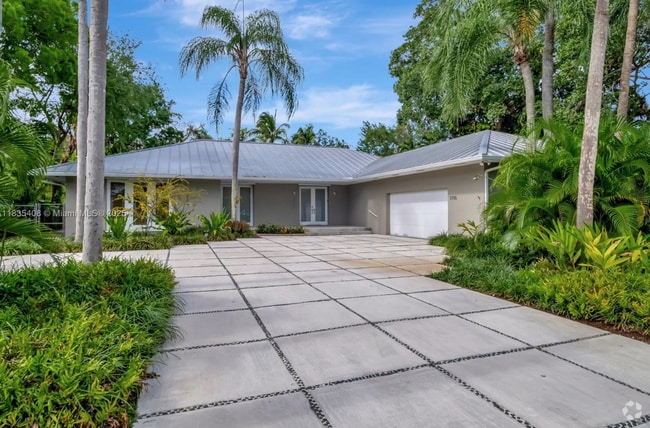 Building Photo - 5765 SW 84th St