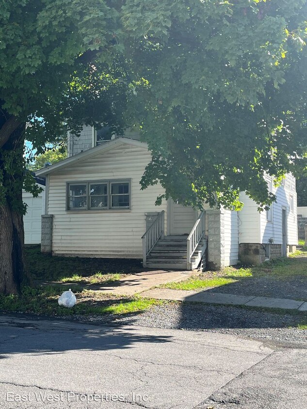 Primary Photo - 3 br, 1 bath House - 2 Mann St.