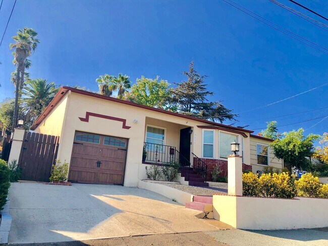 Foto del edificio - Charming 3 bedroom 1.5 bath home in La Mesa, with brand new Spa Jacuzzi! $3,295