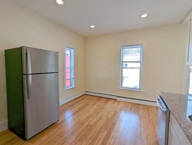 Building Photo - 18 Cameron Ave