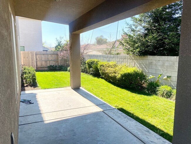 Building Photo - Newly Built Madera 4/3 DO NOT DISTURB TENANTS