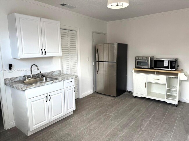 Foto del edificio - 448 E 40th St