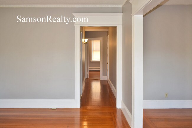 Foto del edificio - 136 Irving Ave