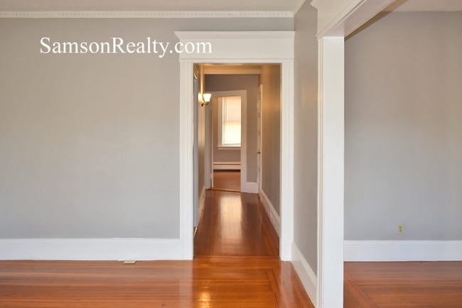 Building Photo - 136 Irving Ave