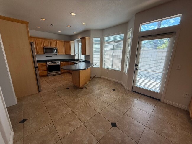Foto del edificio - LOCATION LOCATION!! 4BR/3BA Townhome in De...