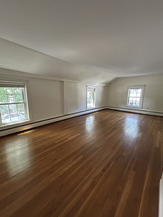 Building Photo - 142 Belknap St