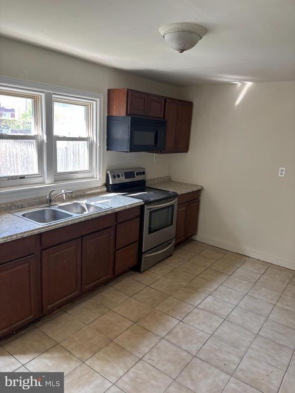 Building Photo - 616 E Moore St