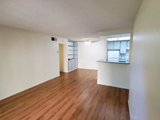 Foto del edificio - 5950 Rancho Mission Rd