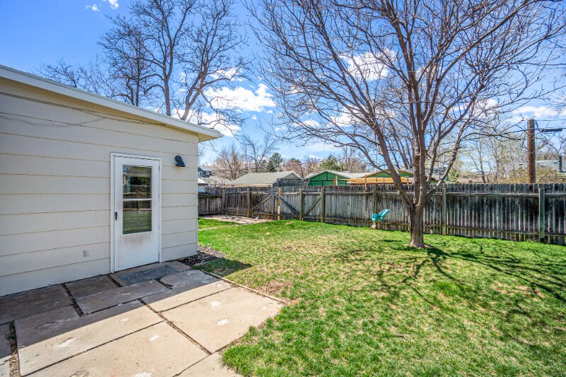 Primary Photo - 221 Columbine Ct