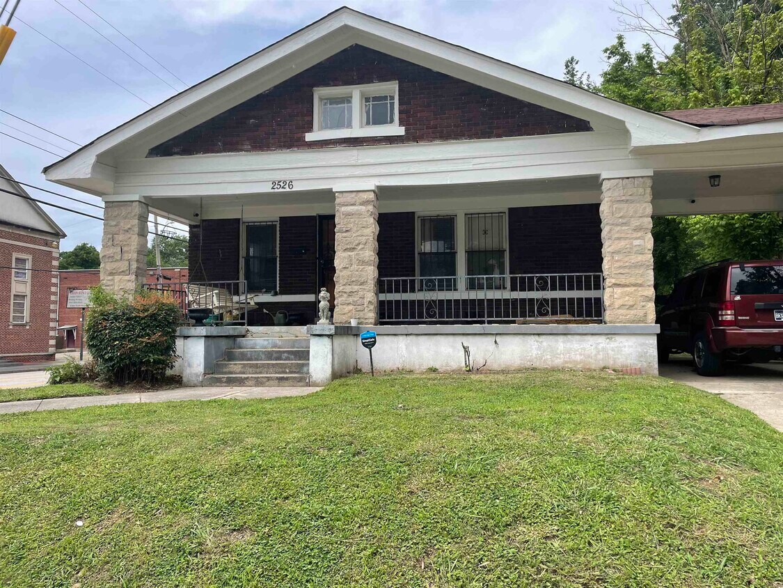 Primary Photo - 2526 Yale Ave