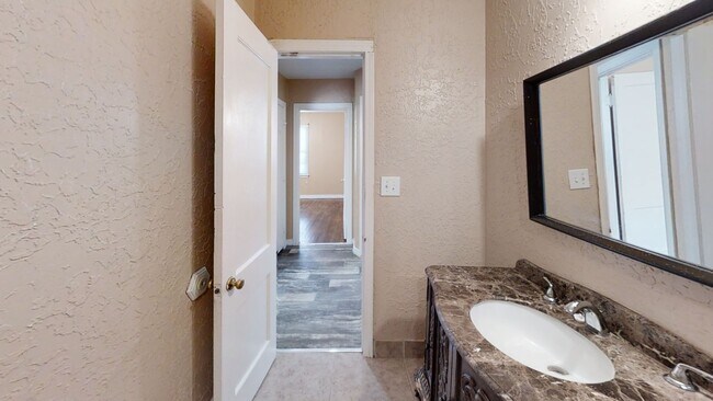 Building Photo - 2bd/1ba Home!