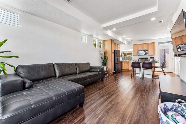 Building Photo - Beautiful Home in Green Valley Ranch East!