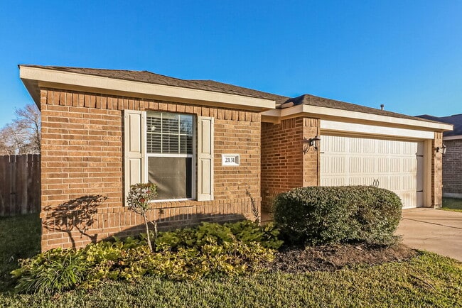 Building Photo - 2131 Golden Topaz Dr