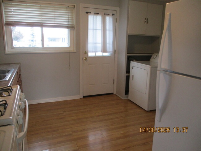 Building Photo - 8713 S Keeler Ave