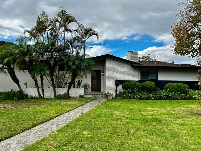 Beautiful Anaheim Colony Home - Beautiful Anaheim Colony Home