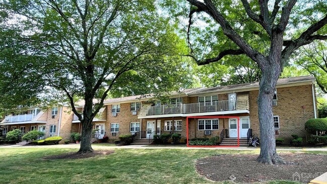 Building Photo - 363 Cranbury Rd
