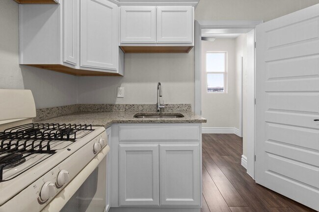 Building Photo - Yandell Units