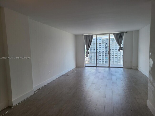 Foto del edificio - 2851 NE 183rd St