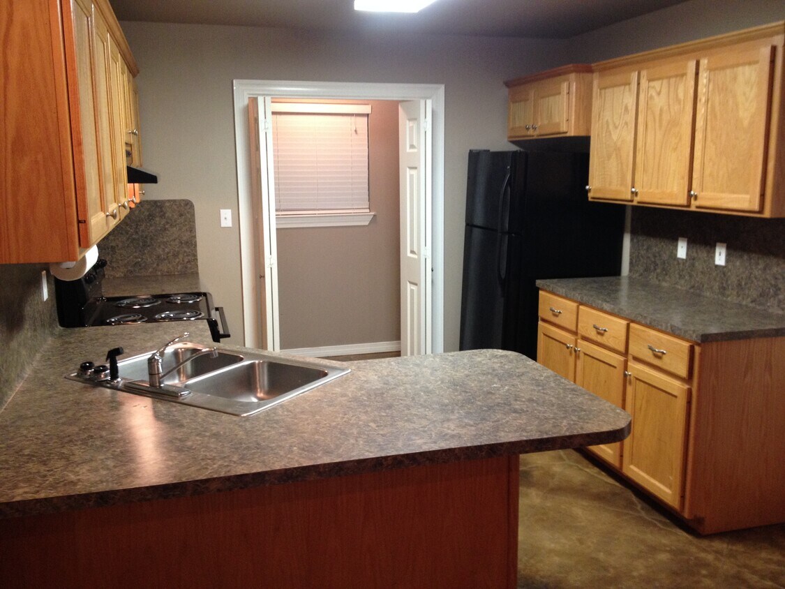 Primary Photo - 43160 Pell Ct