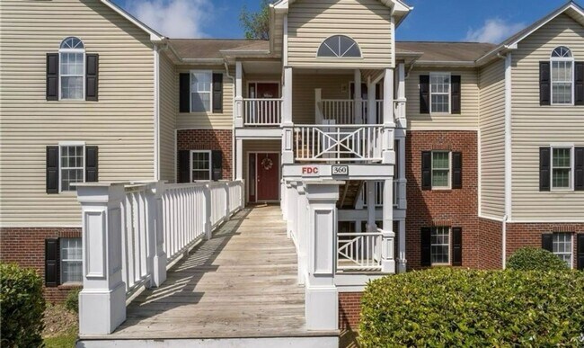 Building Photo - Charming 3BR Condo in Fayetteville