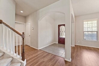 Building Photo - 115 Black Swan Pl