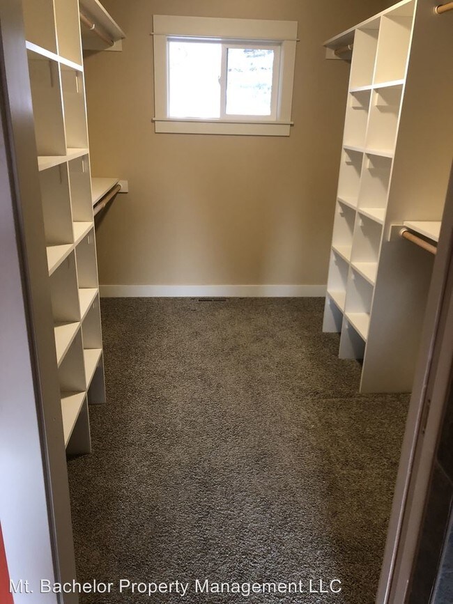 Building Photo - 20877 Westview Dr