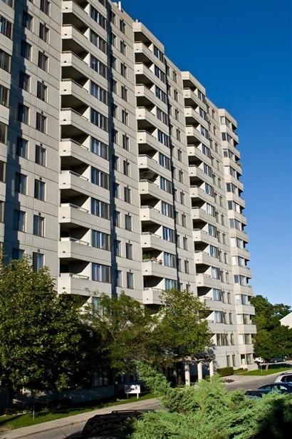 Building Photo - Highview Glen