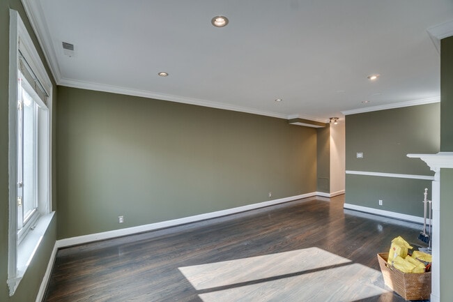 Building Photo - 1214 Eton Ct NW