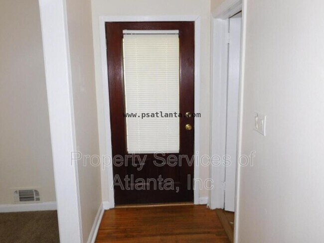 Foto del edificio - 92 Linkwood Rd NW