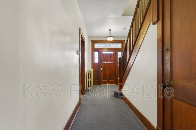 Building Photo - 328 Anthony St